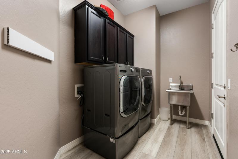 20-Laundry Room