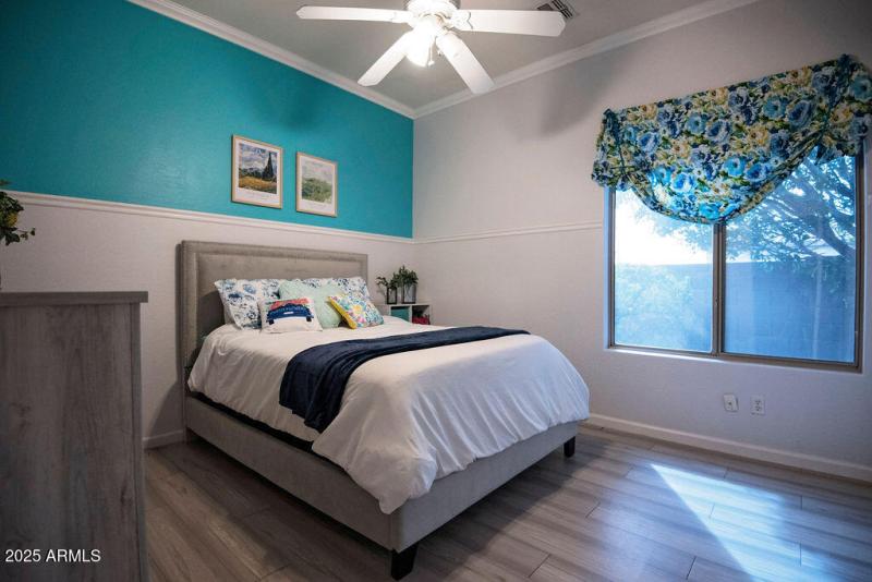 25_guest-bedroom_view01