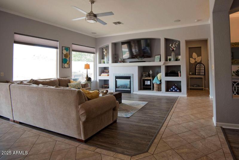 05_living-room-view2