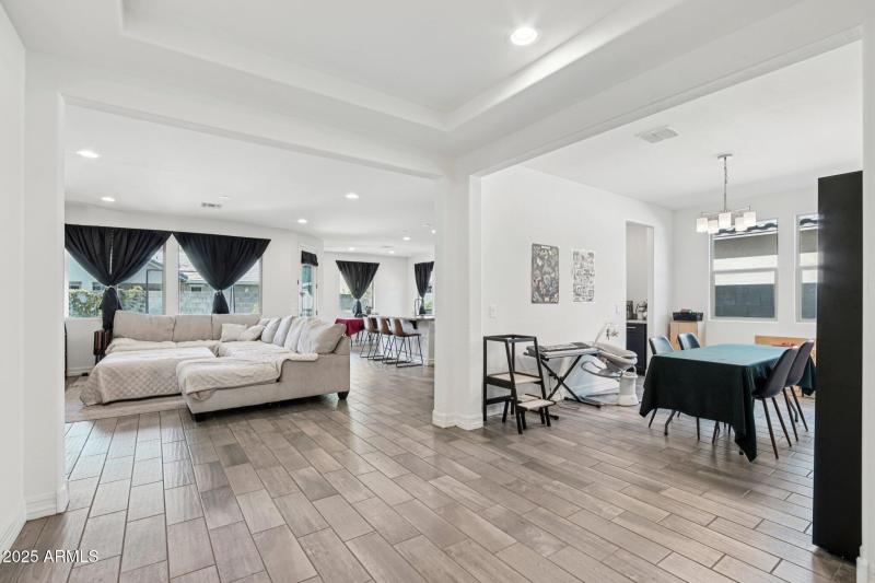 10-web-or-mls-W Luke Ave-S1208-008