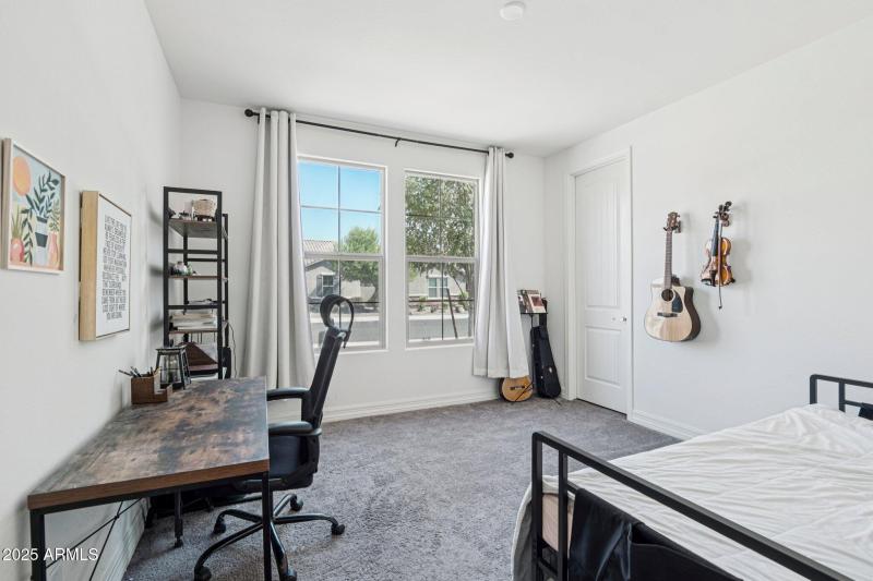 18-web-or-mls-W Luke Ave-S1208-016