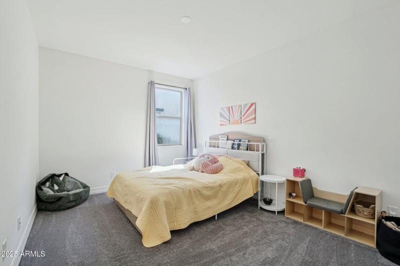 23-web-or-mls-W Luke Ave-S1208-021