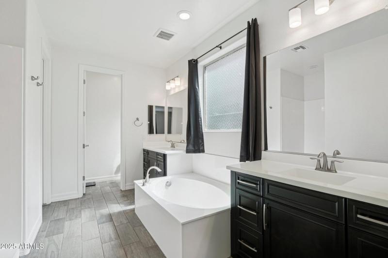 30-web-or-mls-W Luke Ave-S1208-028