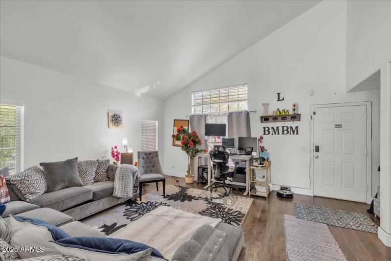 29-7760_W_Marlette_Ave16