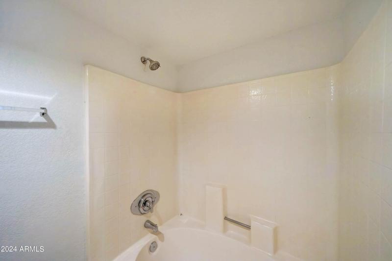 1905 E University-17