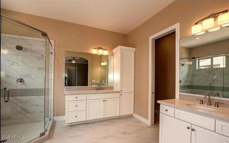 15 MasterBathroom
