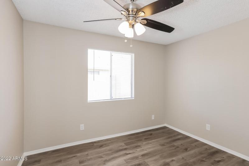 013-photo-bedroom-11372752