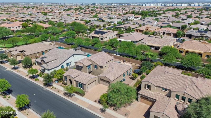 10718 E Lumiere Ave-large-002-002-10718