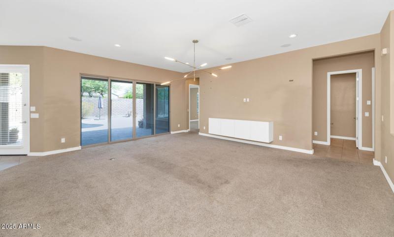 10718 E Lumiere Ave-large-008-040-10718