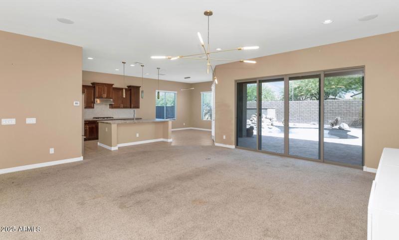 10718 E Lumiere Ave-large-011-023-10718