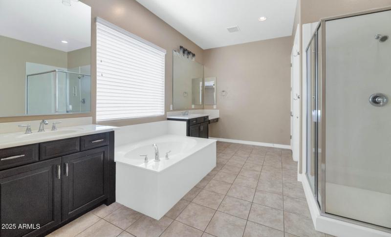 10718 E Lumiere Ave-large-019-010-10718