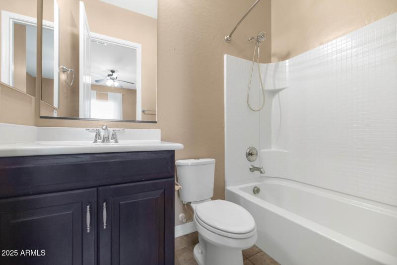 10718 E Lumiere Ave-large-024-048-10718