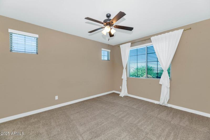 10718 E Lumiere Ave-large-029-035-10718