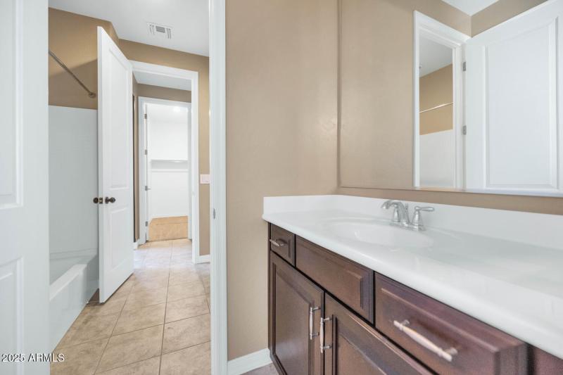 10718 E Lumiere Ave-large-033-052-10718