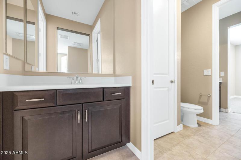 10718 E Lumiere Ave-large-036-049-10718