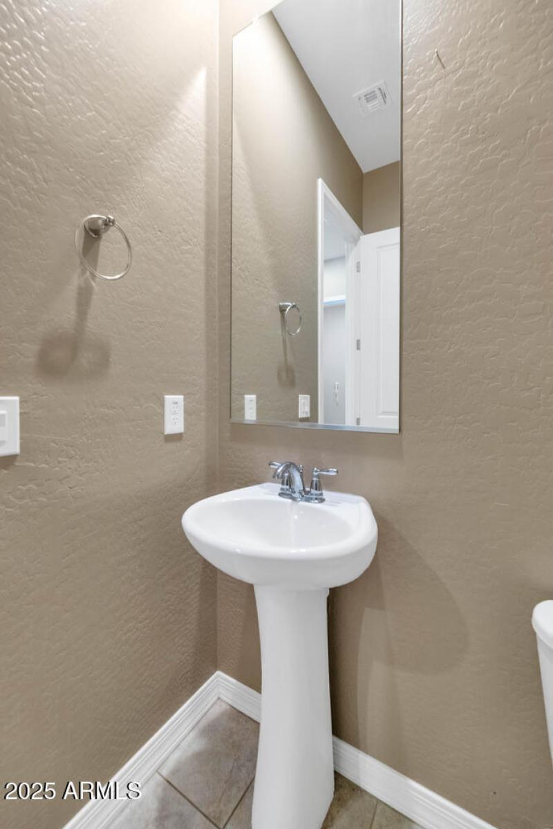 10718 E Lumiere Ave-large-037-012-10718