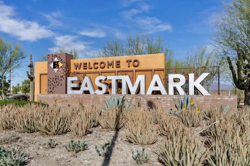 10718 E Lumiere Ave-large-046-008-10718