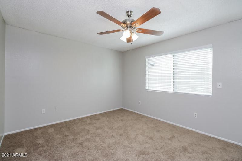 P5430285-05-Master Bedroom-735013