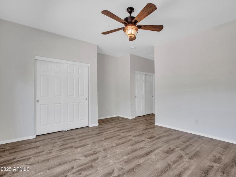 12-Primary-bedroom-(2)