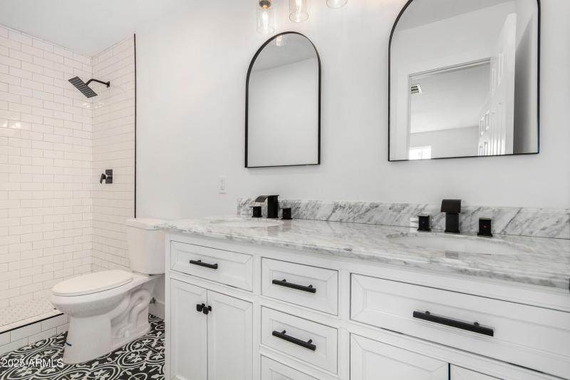 Master Bedroom Bathroom