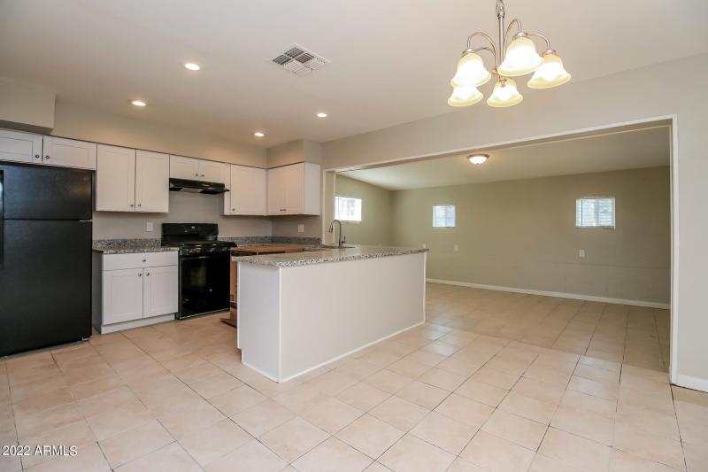 004-photo-dining-room-11713430