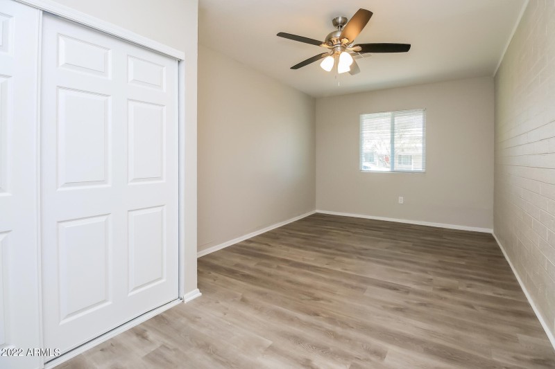 012-photo-bedroom-11713439