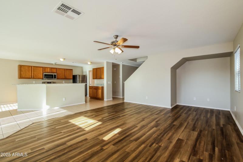 006-photo-dining-room-8296735