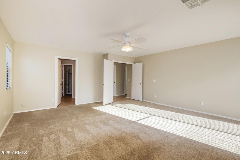 008-photo-master-bedroom-8296745