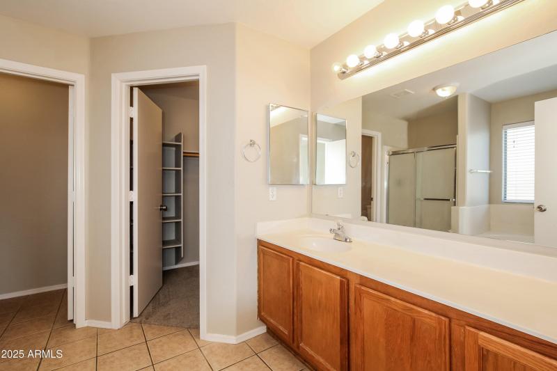 009-photo-master-bathroom-8296739