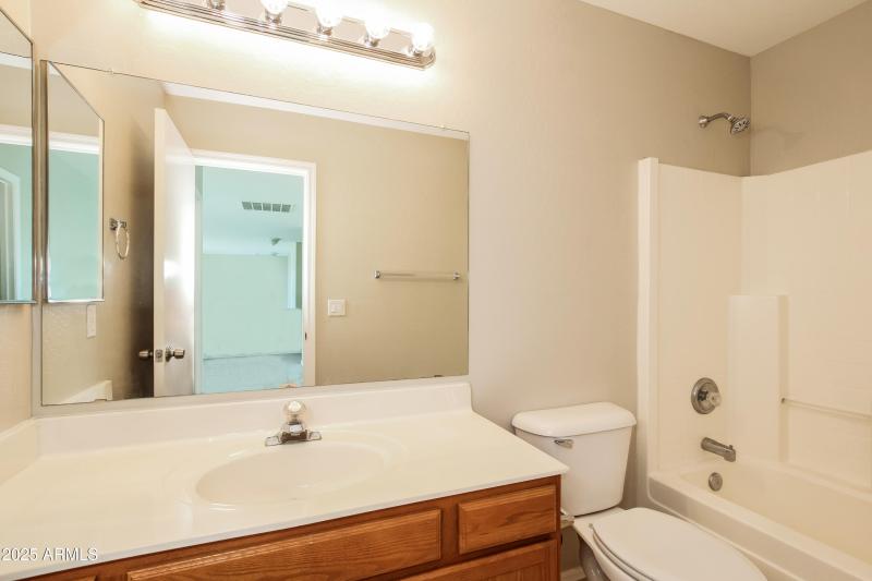 015-photo-bathroom-8296742