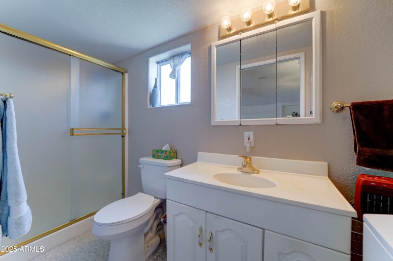 2nd bath off of AZ room_step in shower p