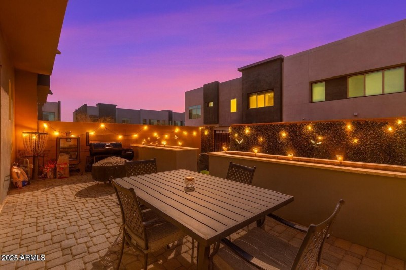 Entertainers & Play Space Backyard