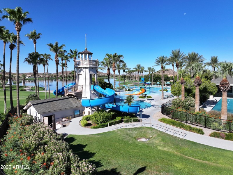 Estrella_Lighthouse Slides_No People 1