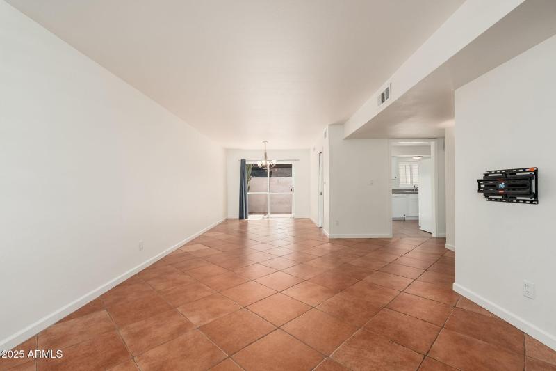 7684 E Minnezona Ave - 008