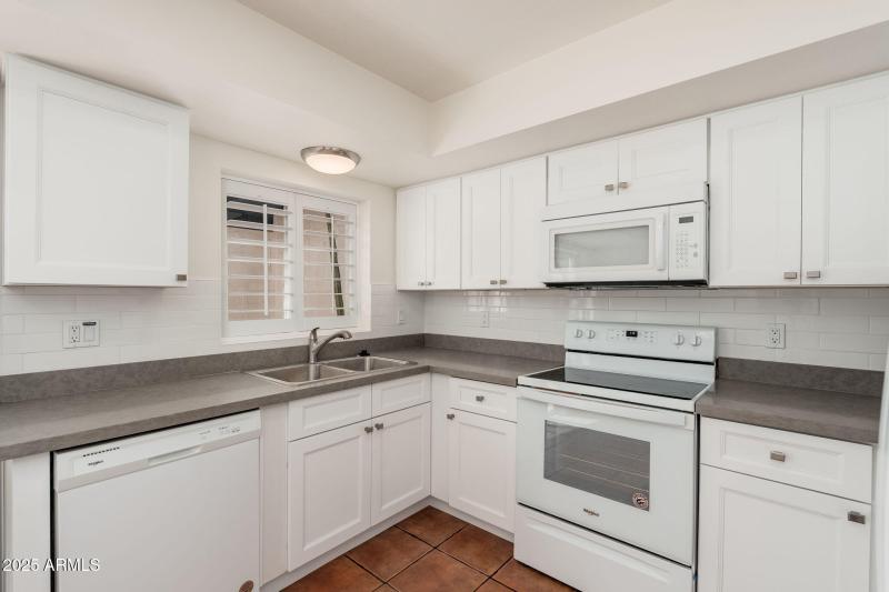 7684 E Minnezona Ave - 016