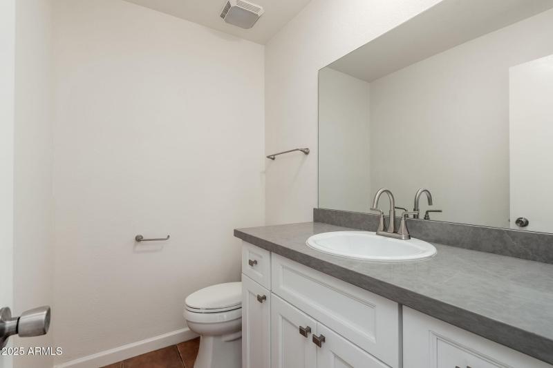 7684 E Minnezona Ave - 018