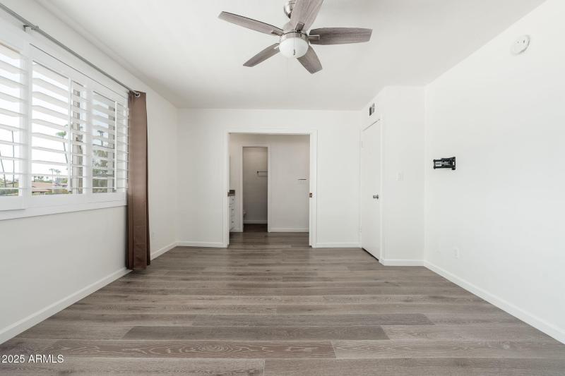 7684 E Minnezona Ave - 022