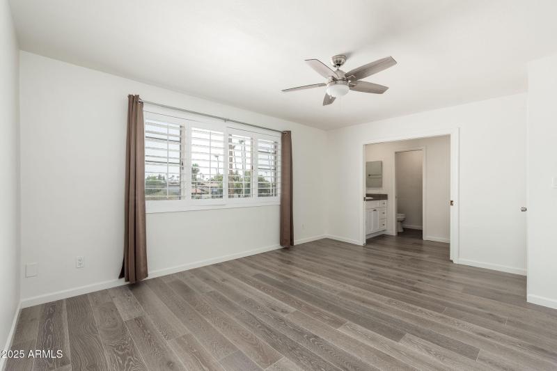 7684 E Minnezona Ave - 023