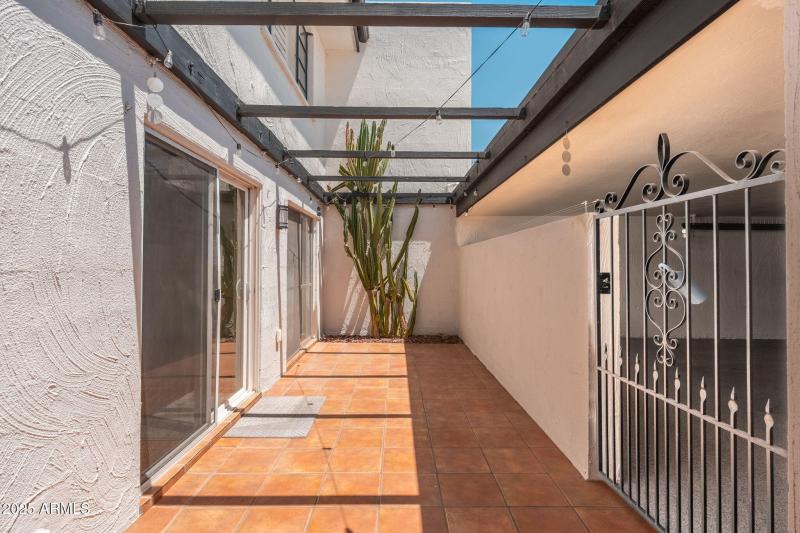 7684 E Minnezona Ave - 034