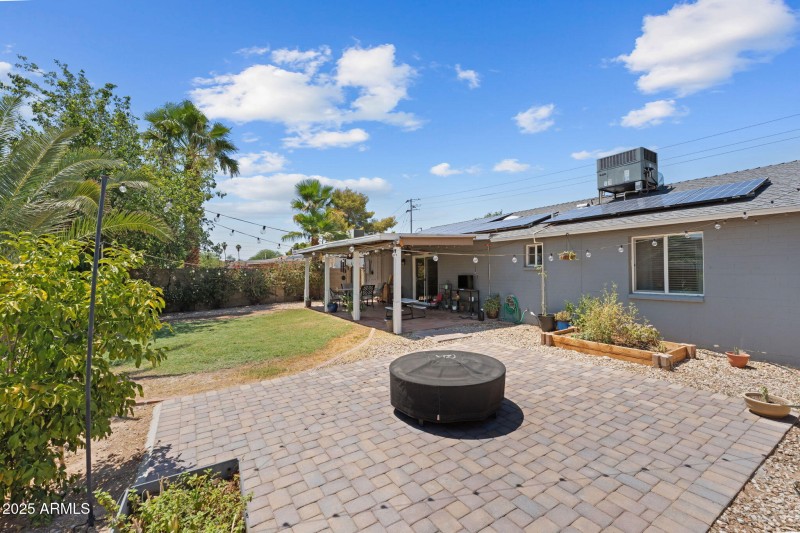 Lovely Spacious Yard