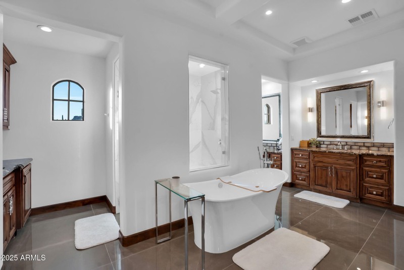 Primary En-Suite Bathroom