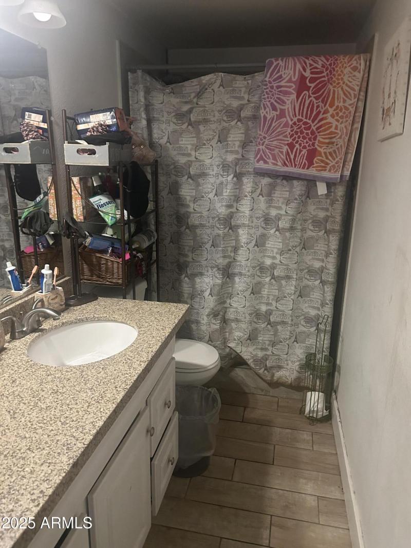 MAIN HOUSE GUEST BATH