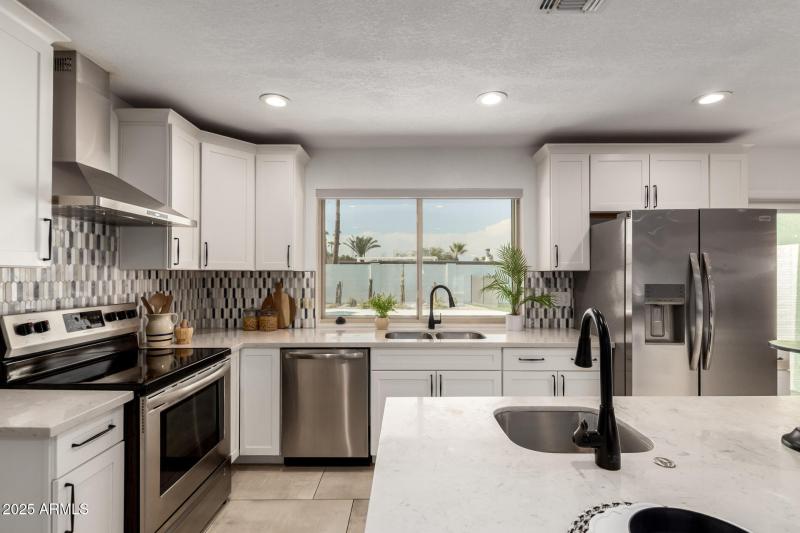 17- 2550 E Sahuaro Dr, Phoenix 85028