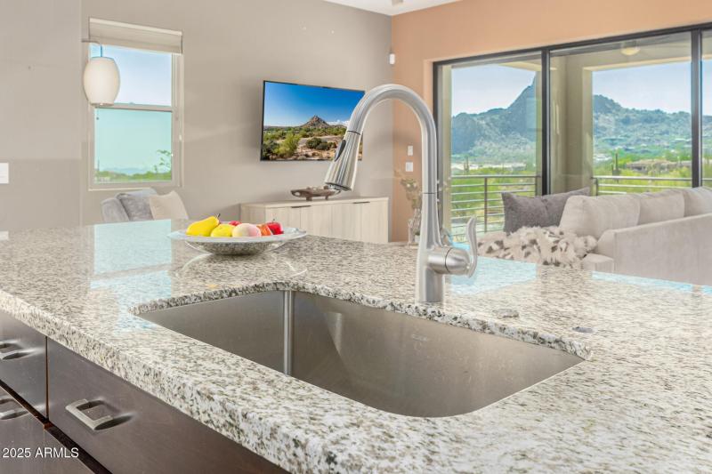 Pinnacle Pointe Unit 2037