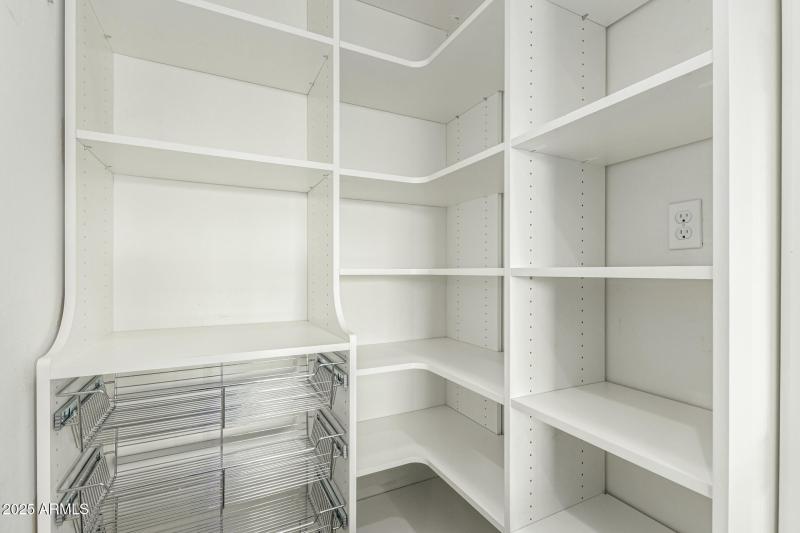 Pinnacle Pointe Unit 2037