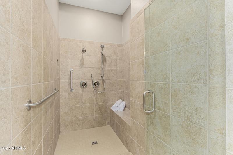 Pinnacle Pointe Unit 2037