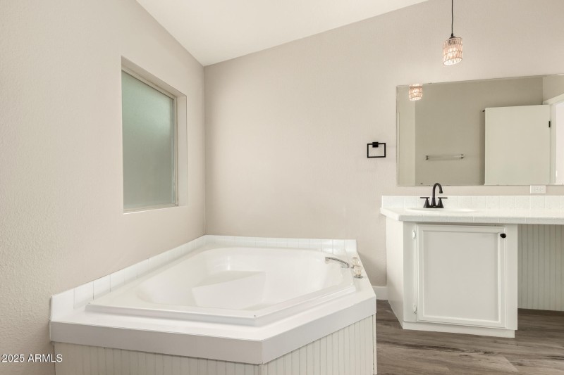 Master Tub