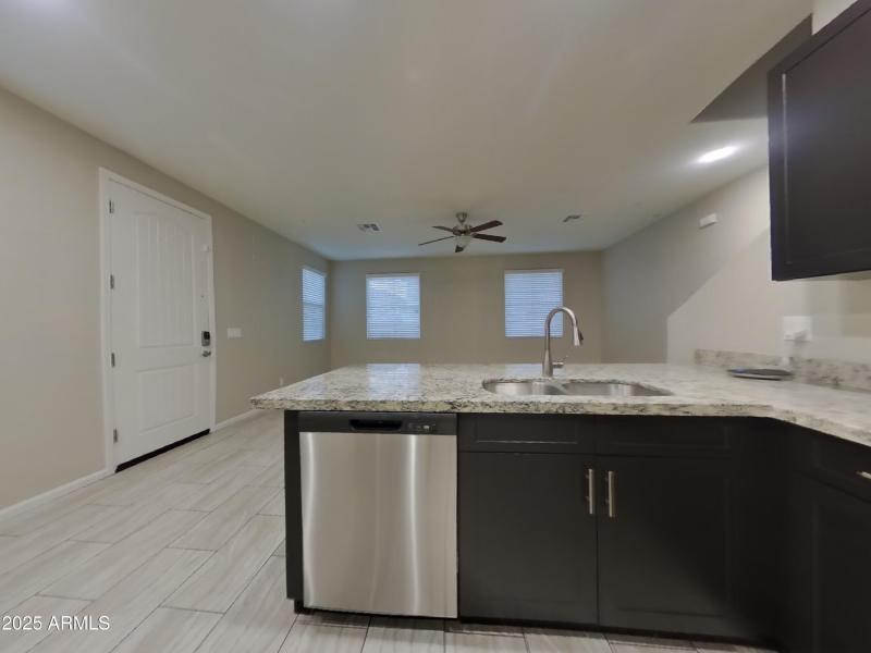 4_pc_hFzCBhLMSl_xHHRKdIa6w_layout_0