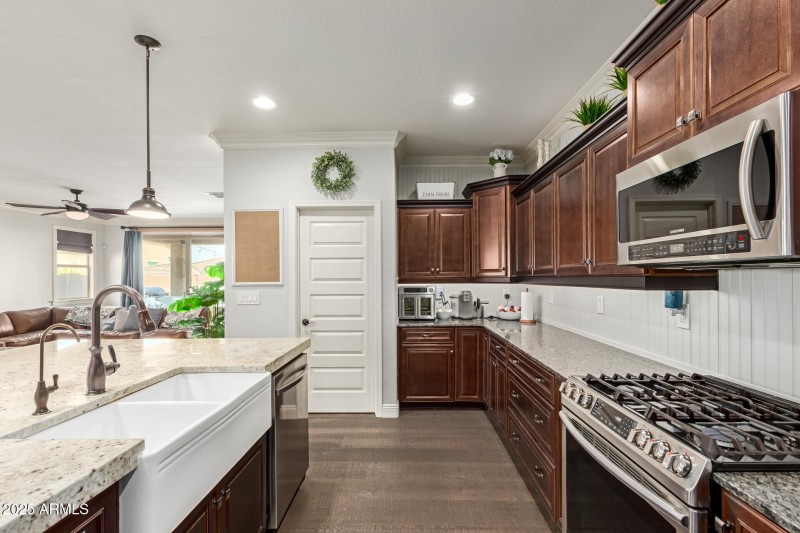 Farmhouse sink, gas stovetop