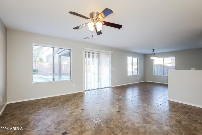 003-photo-living-room-7664985